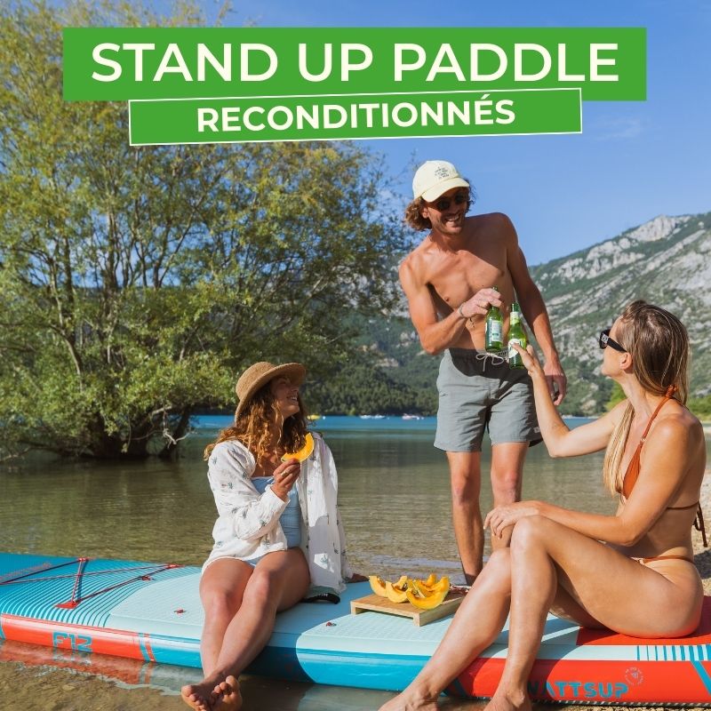 Stand up paddle bleu et orange sur mer