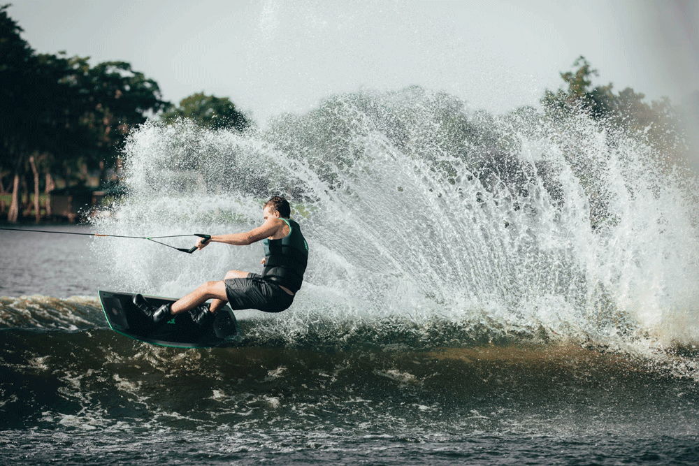 Homme en Wakeboard